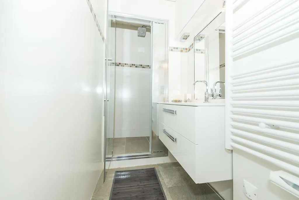 Homestay Maam - Bugeaud Apartment Marseille
