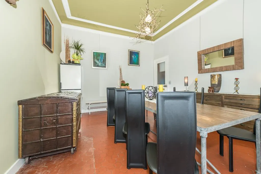 Homestay Maam - Bugeaud Apartment Marseille France