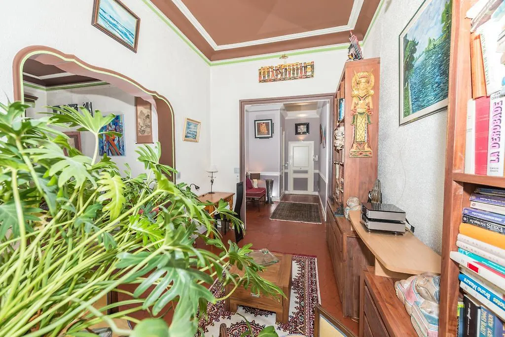 Homestay Maam - Bugeaud Apartment Marseille