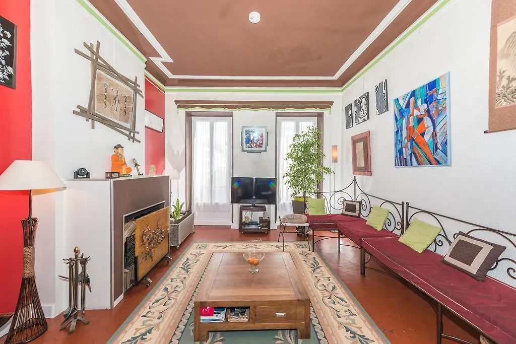 Homestay Maam - Bugeaud Apartment Marseille France