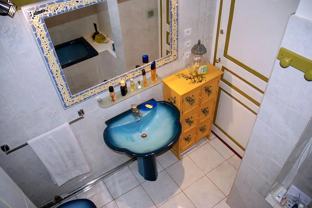 Homestay Maam - Bugeaud Apartment Marseille France