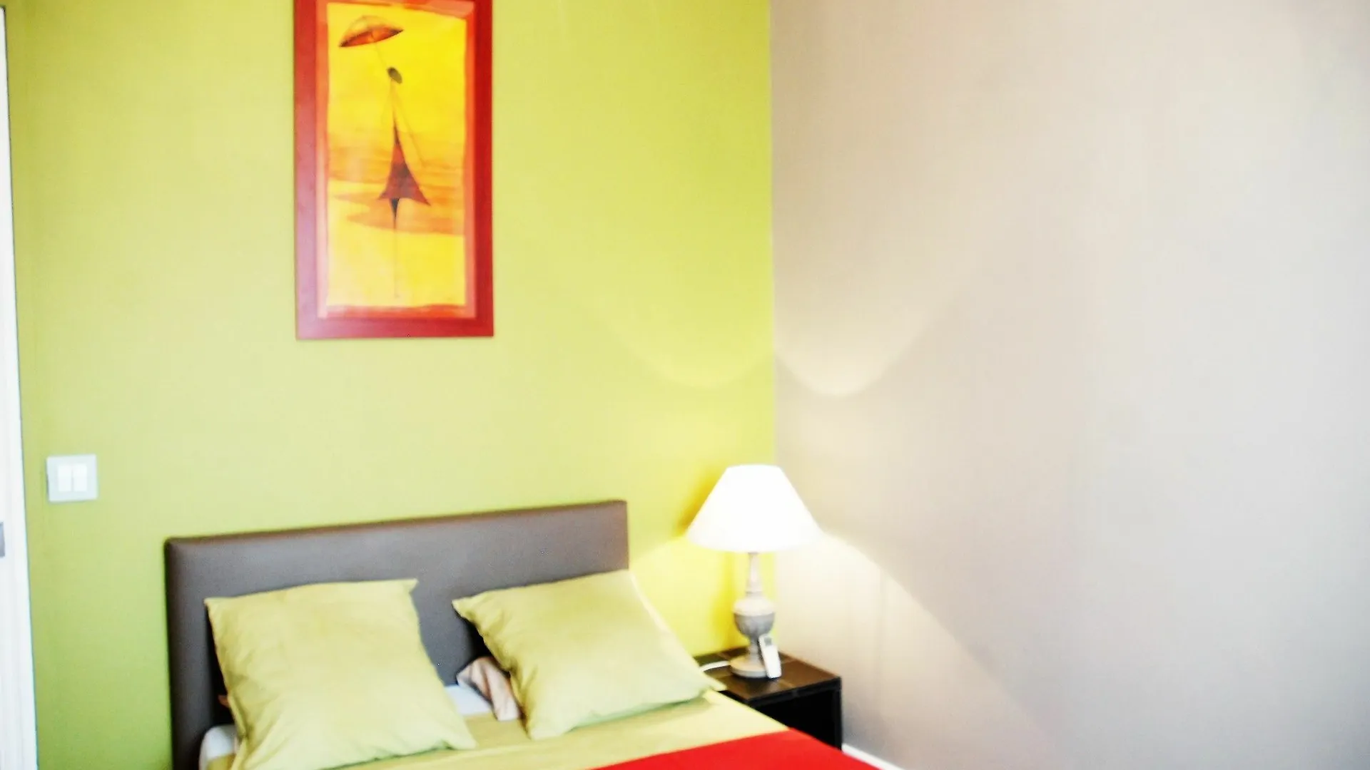 Homestay Maam - Bugeaud Apartment Marseille